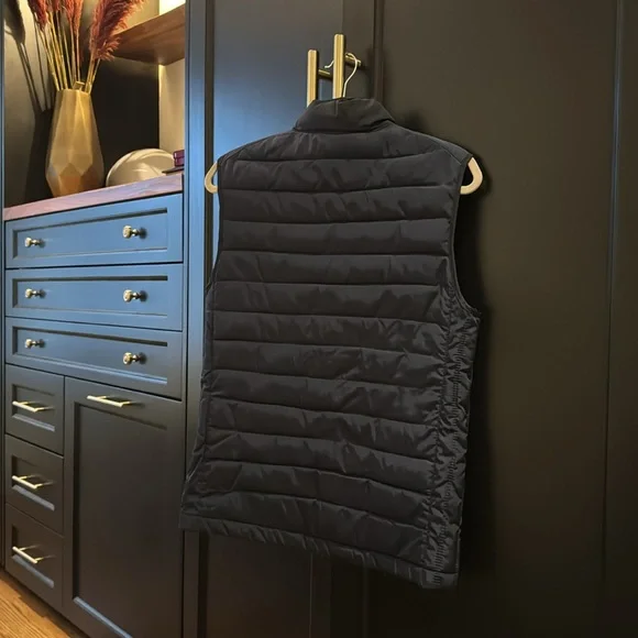 MEN’S ZARA PUFFY NAVY VEST - Picture 2 of 4